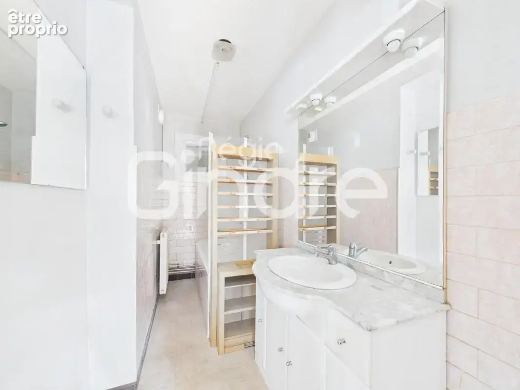 Vente - Appartement - 5 pièces + cuisine - 80 m² - 238 000 € - - photo 10