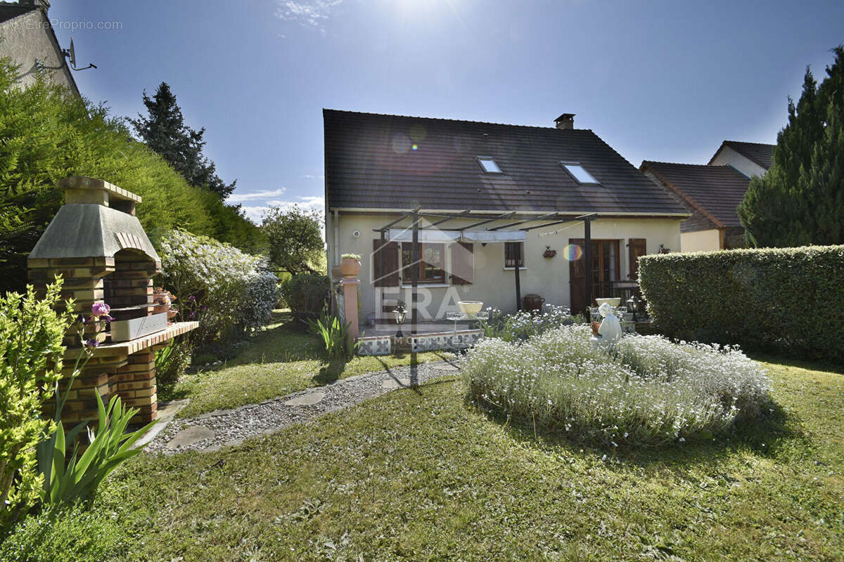 Maison à MAREIL-LE-GUYON