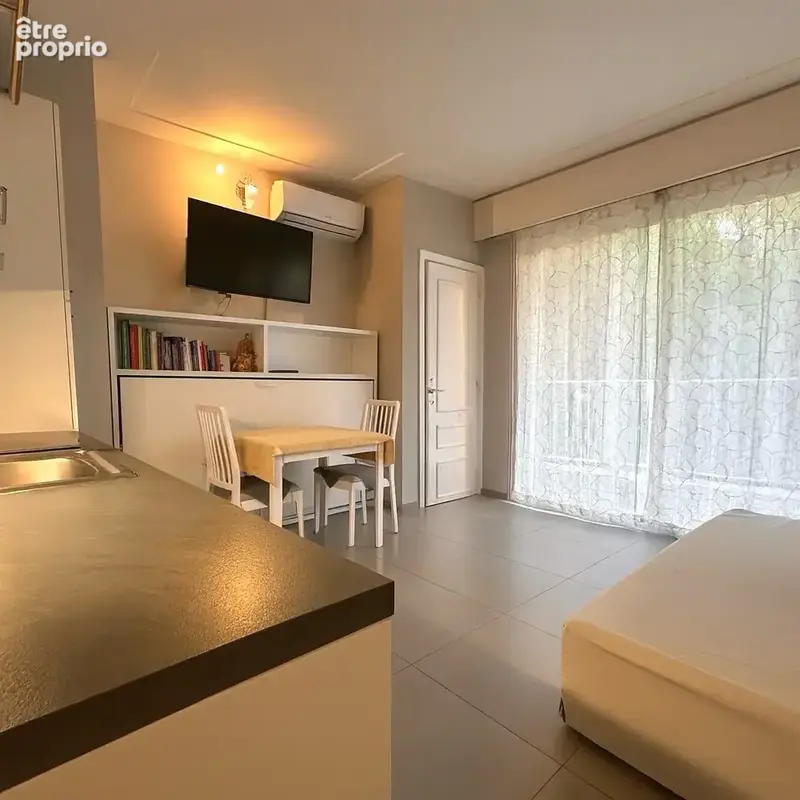 MENTON - Garavan. Idéal investissement, Beau studio rénové avec balcon dans une résidence en front de mer. - photo 8