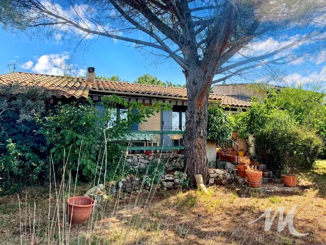 Maison de plain-pied sur 3200 m² de terrain à vendre à Aups ! - photo 9