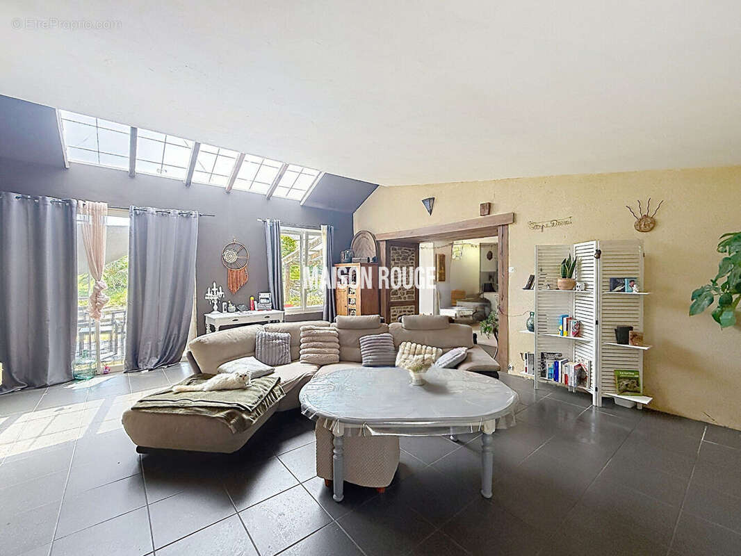 Maison en pierres avec potentiel  d'aménagement sur grand terrain - photo 4