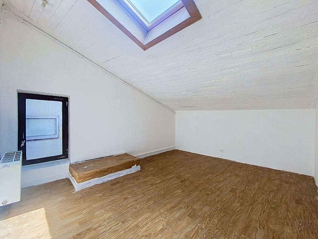 Maison La Seguiniere 5 pièce(s) 873m2 - photo 5