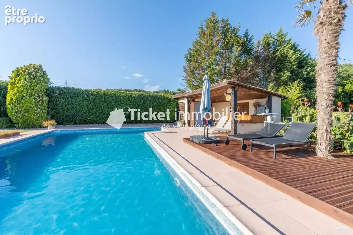 THIL - Maison T5 de 226m2 avec piscine, terrain de 9000m2 et dépendance à rénover - photo 15