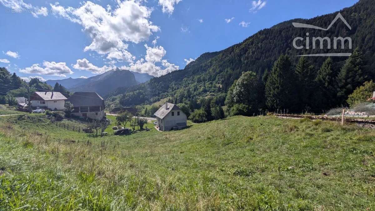 Terrin de 1910 m2 constructible avec magnifique vue montagnes - photo 2