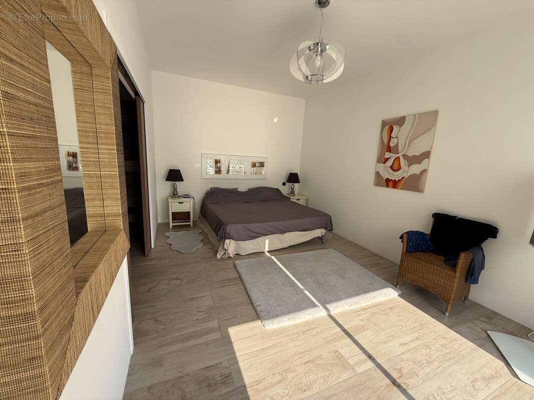 Superbe villa moderne, aux Taillades, de plain-pied avec piscine, panneaux solaires et prestations de standing - photo 6