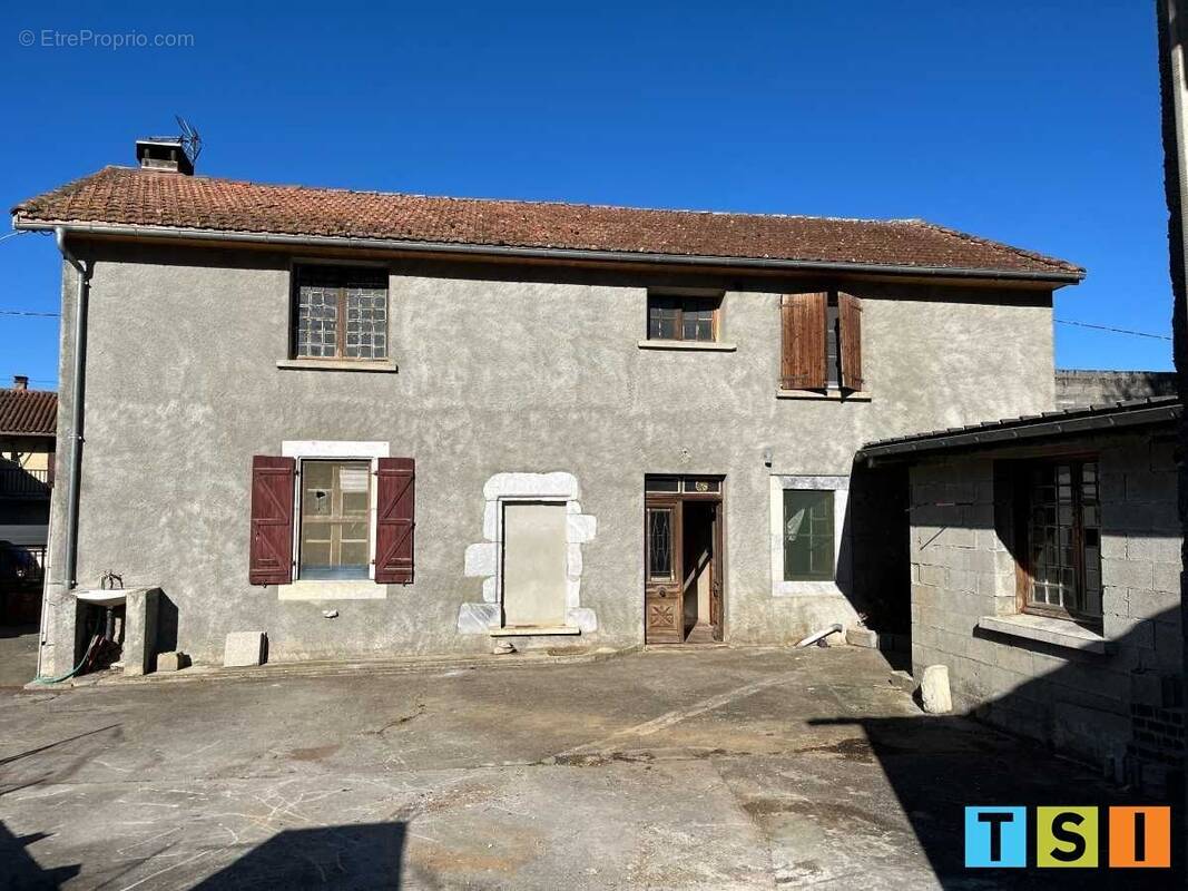 Maison à MONTOUSSE