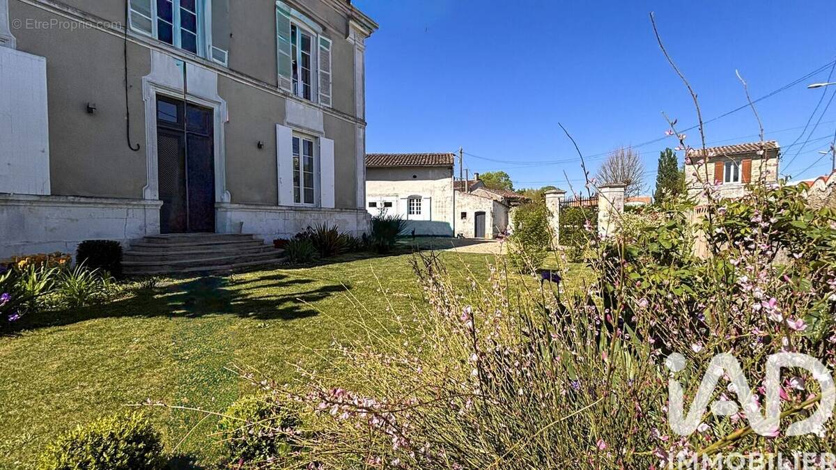 Photo 1 - Maison à BURIE