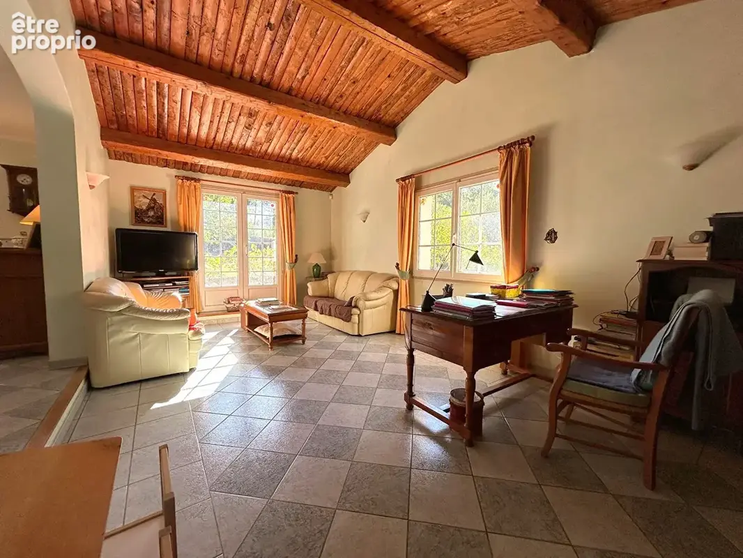 A vendre, la Celle, bastide provençale de 158m² sur 5525m² de terrain - photo 4