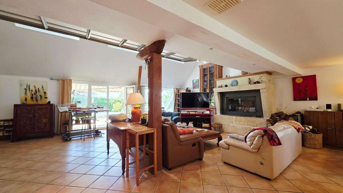 Maison 7 pieces 4 chambres piscine garages atelier - photo 4