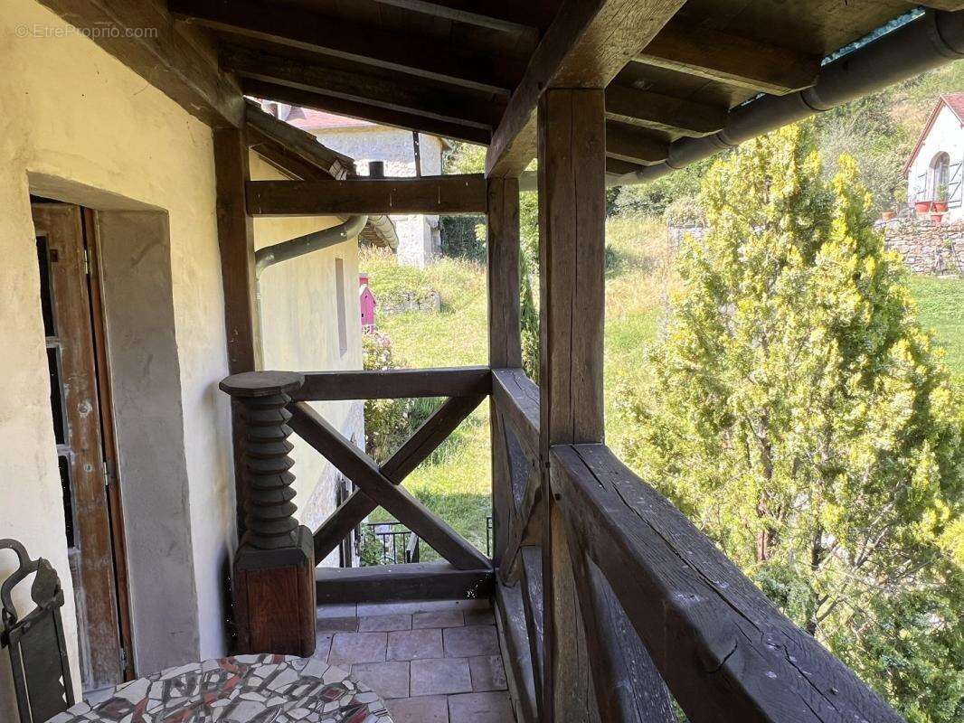 Maison à MARCILHAC-SUR-CELE
