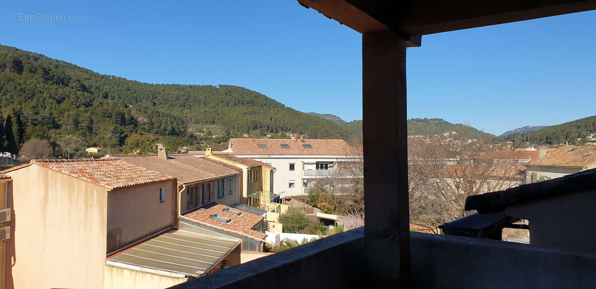 Appartement à SOLLIES-PONT