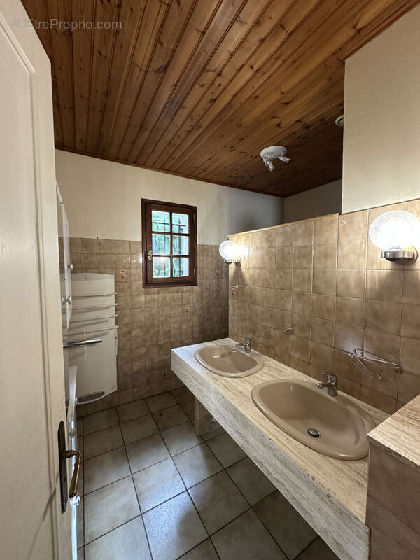 Maison à LA ROCHE-CHALAIS