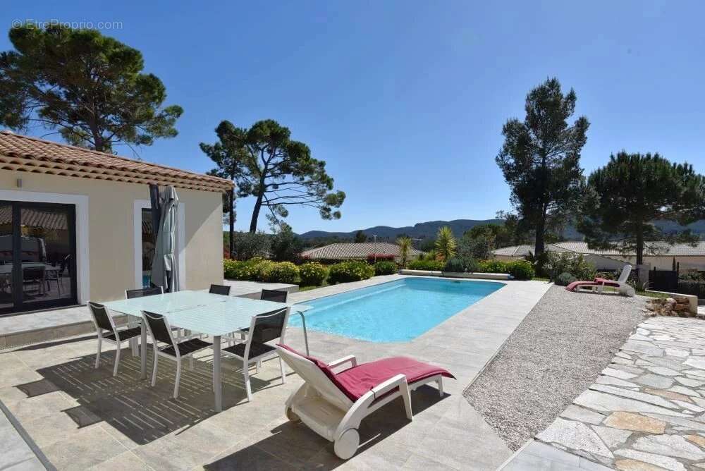 Maison à BAGNOLS-EN-FORET