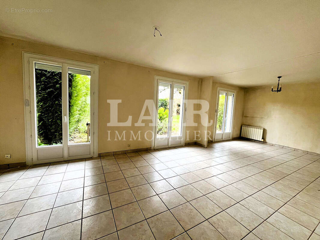 Maison de 122 m² avec jardin et garage - Réf. 15029 - photo 3