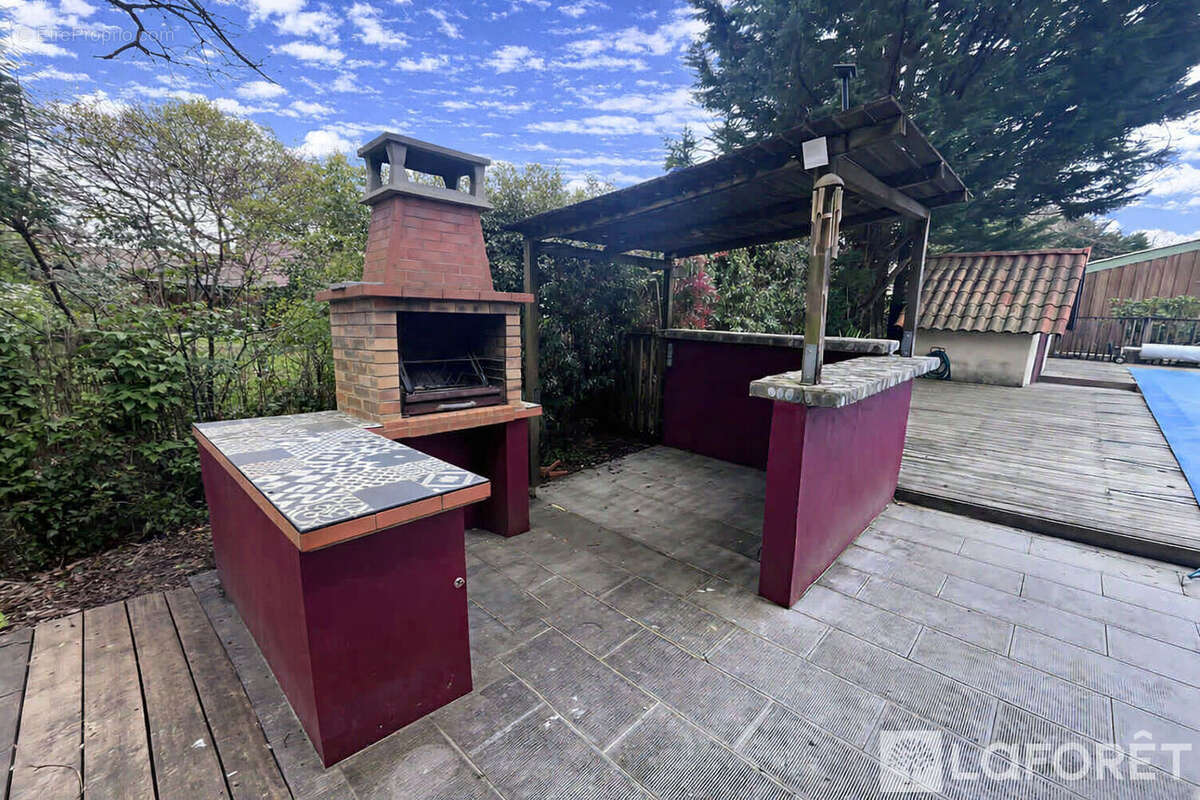 Maison à SAINT-JEAN-D'ILLAC