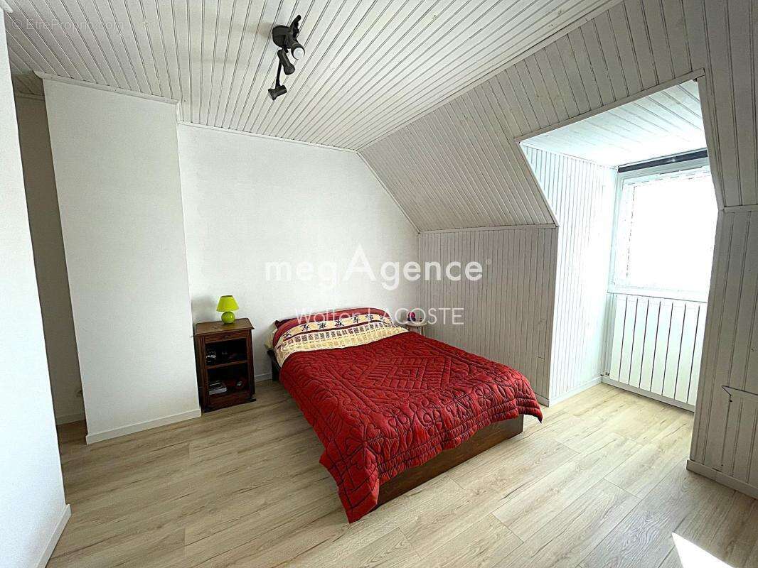 Maison à LES CLAYES-SOUS-BOIS