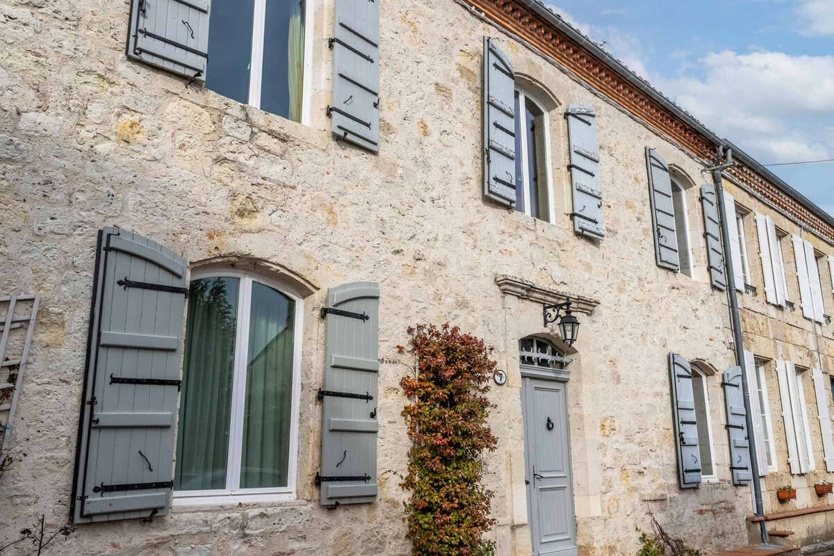 Maison de village avec jardin et garage - photo 2