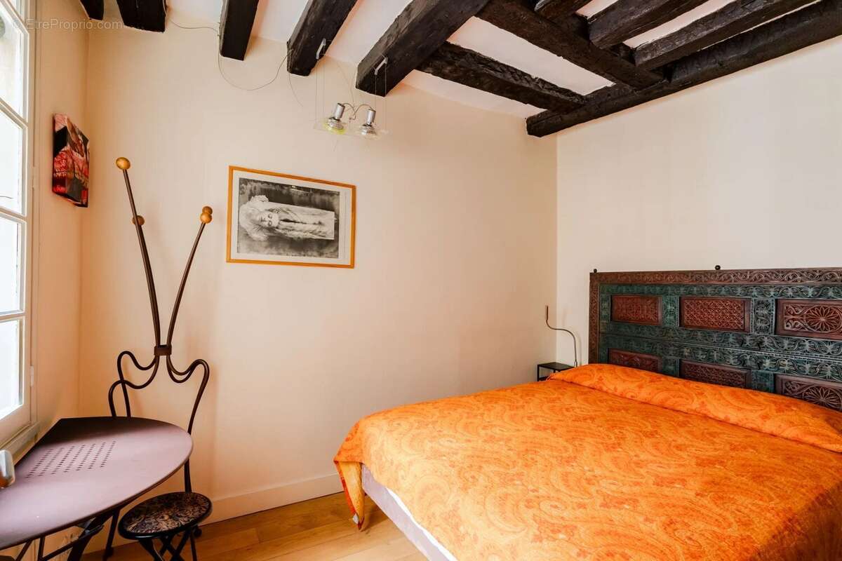 Appartement à PARIS-3E