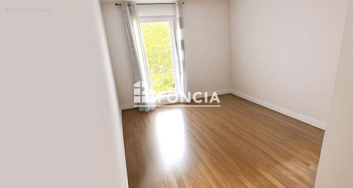 Appartement à SAINT-THIBAULT-DES-VIGNES