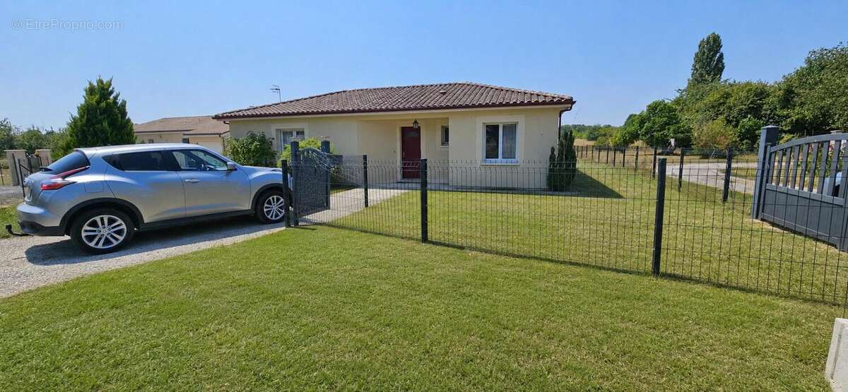 Maison 115 m² à Saint-Front-De-Pradoux  - photo 2