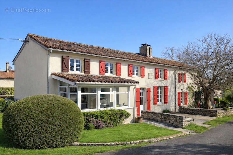 Maison à POULLIGNAC
