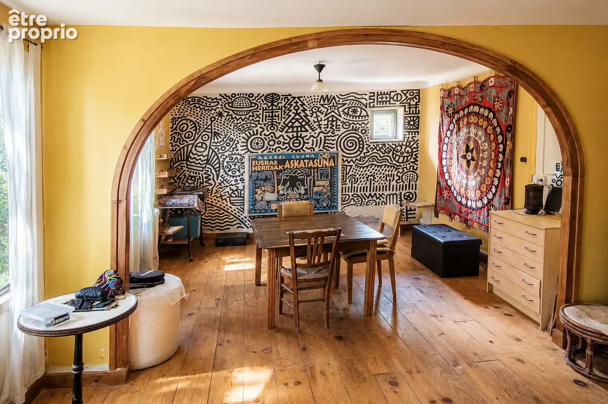 BIDART - Belle Maison de caractère avec son vaste terrain arboré - photo 5