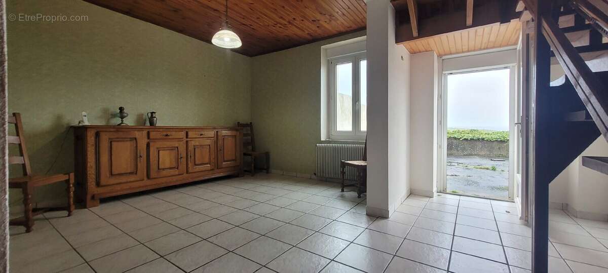 Maison à BRIN-SUR-SEILLE