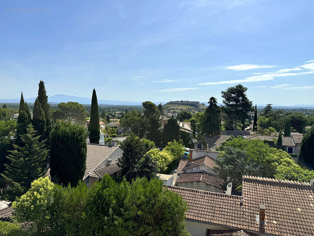 Appartement à VILLENEUVE-LES-AVIGNON
