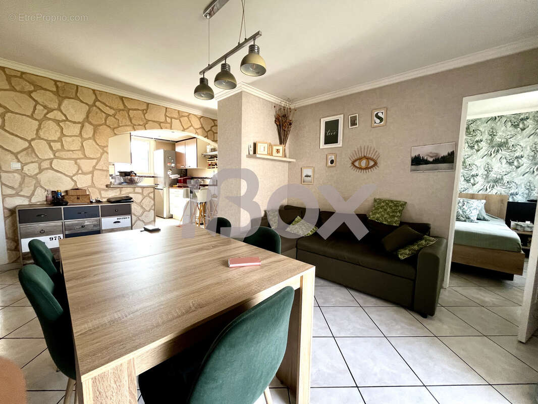 T4 avec parking, balcon et cave - photo 3