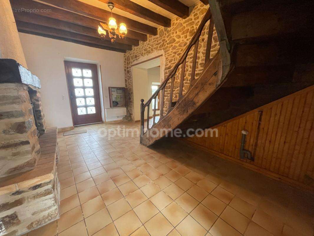 Deux maisons mitoyennes avec jardin -dépendances et garage - photo 5