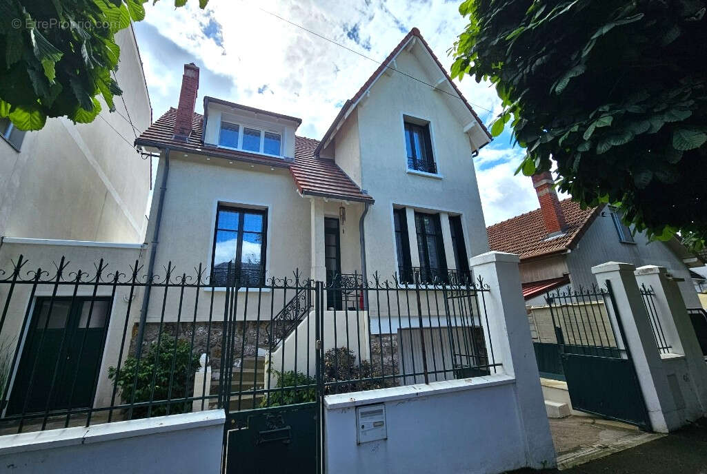 Maison à SAVIGNY-SUR-ORGE