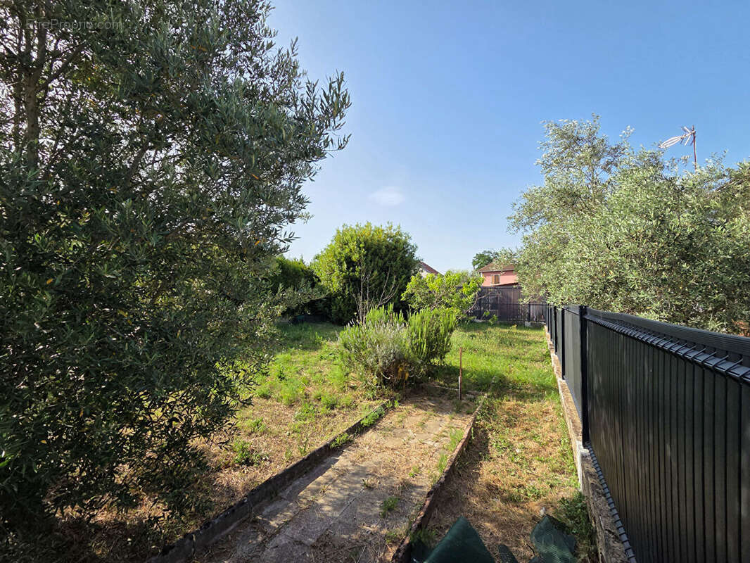 Terrain à SAINT-PRIEST