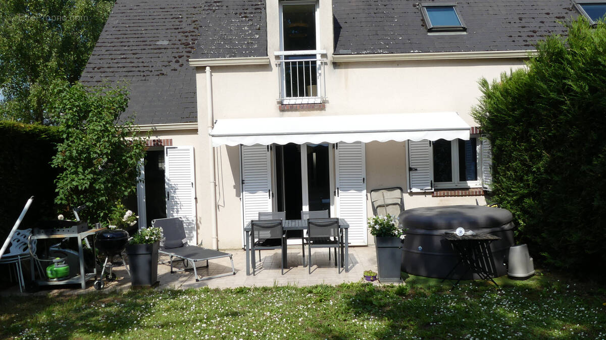 Maison à LA CHAUSSEE-SAINT-VICTOR