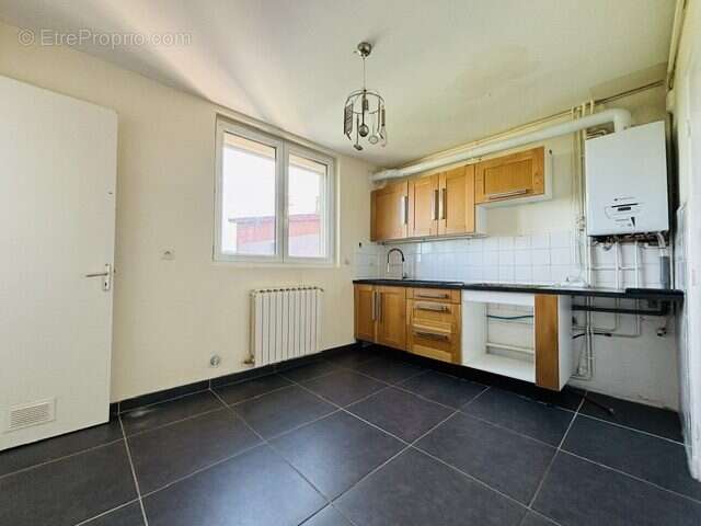 Appartement T3 dernier etage, vue . Garage - photo 9