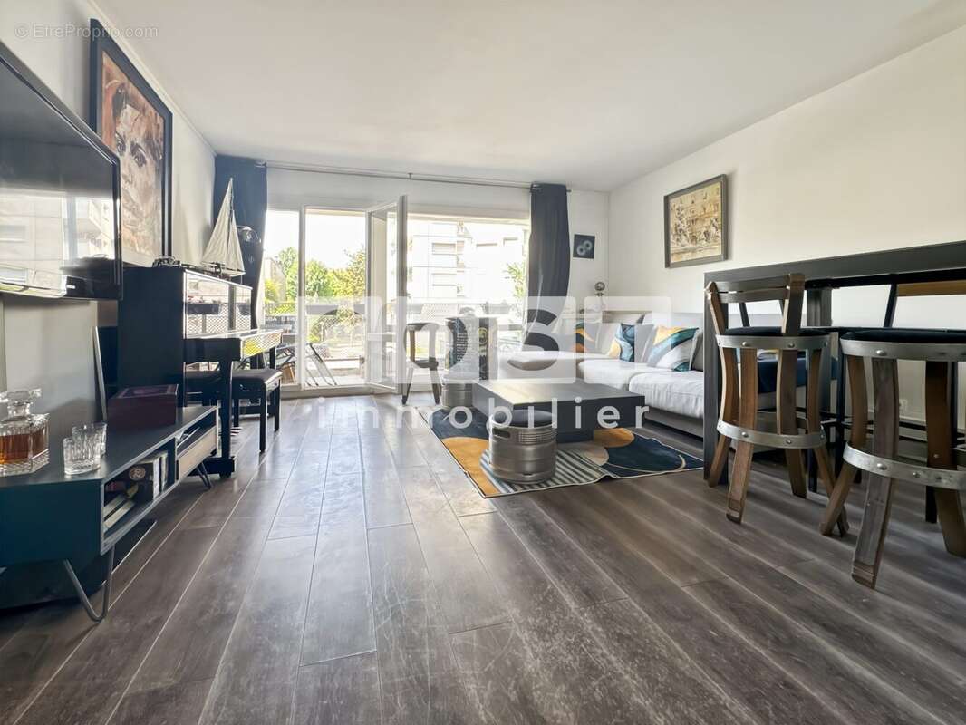 Appartement à COURBEVOIE
