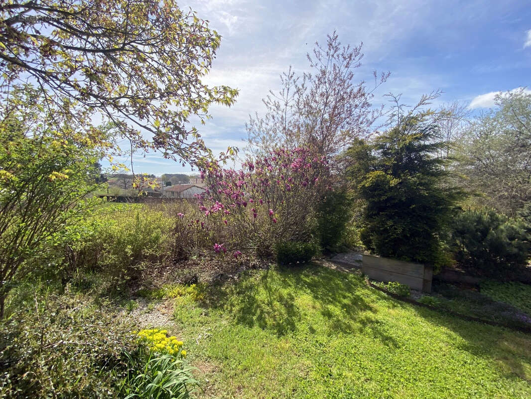Maison à CRAPONNE-SUR-ARZON