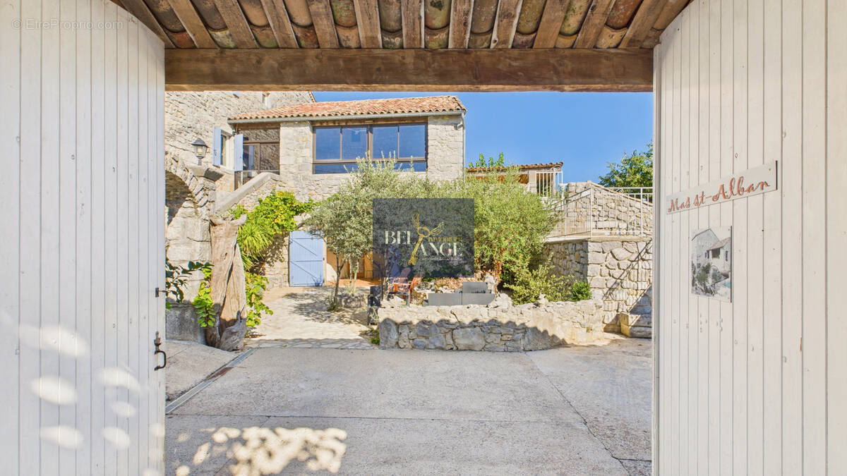 Maison à SAINT-ALBAN-AURIOLLES