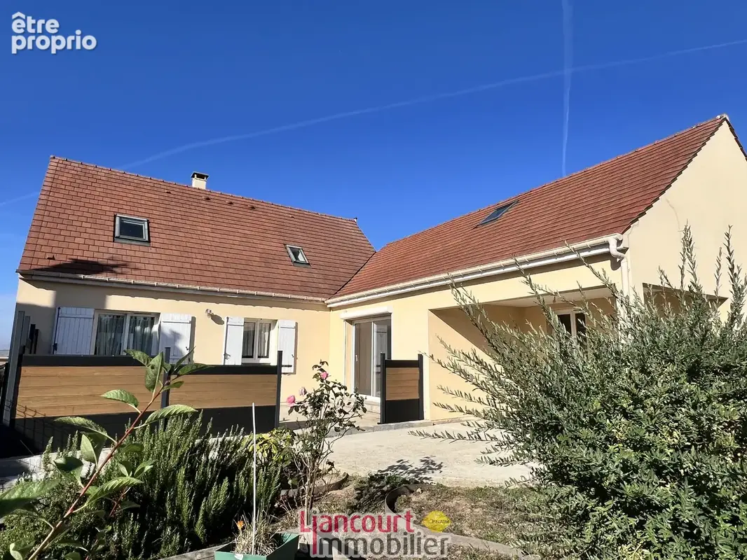 maison récente avec 6 chambres secteur saint just en chausée - photo 16