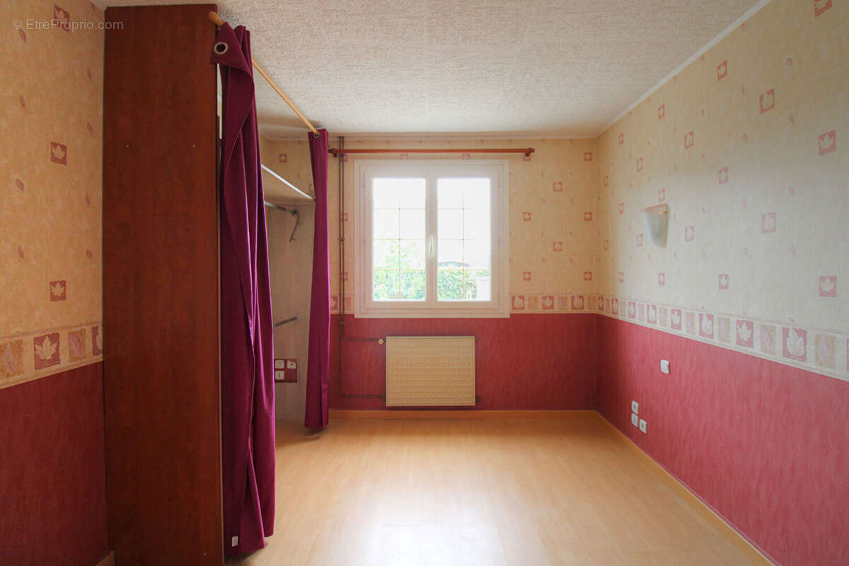 Maison de plain pied à vendre à Saint Mathurin, proche de la gare et combles aménageables - photo 6
