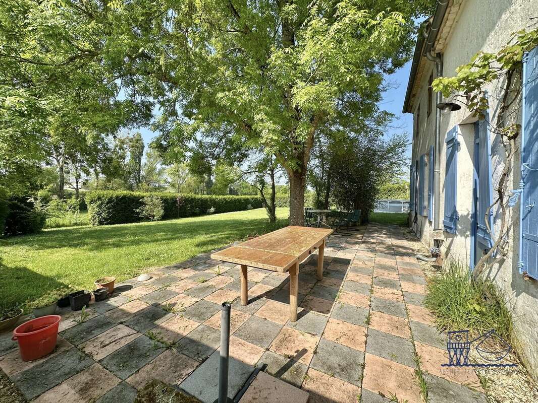 Maison à SAINT-MARTIAL-DE-MIRAMBEAU