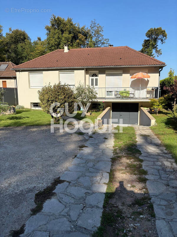 Maison située à Veneux Les SablonS 5 pièce(s) 131 m2 avec 4 chambres dans un quartier calme et à proximité de la gare SNCF - photo 1