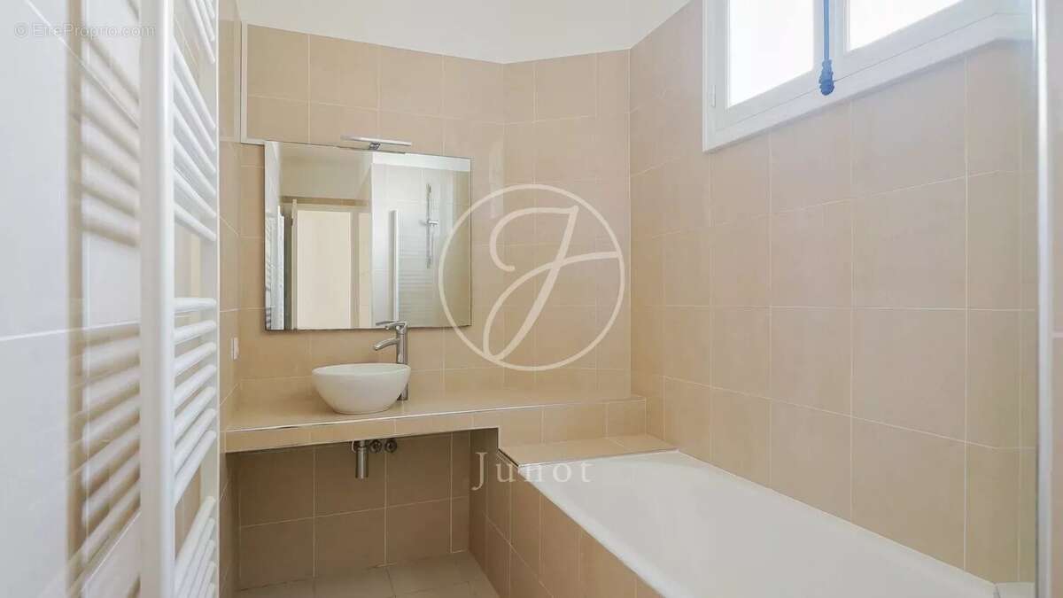 Appartement à PARIS-8E