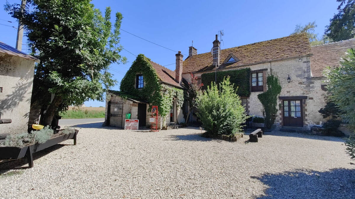 Maison à SAINT-HILLIERS