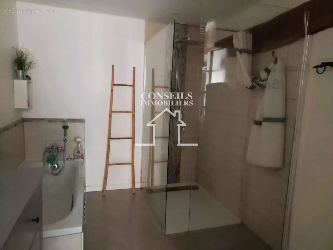 Maison à SAINT-JULIEN-DU-SAULT