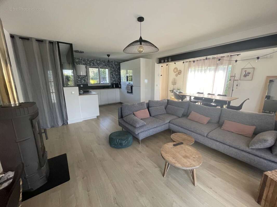 Maison à PINS-JUSTARET