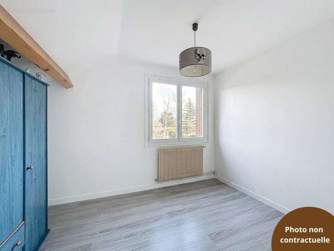 SAINT BONNET PRES RIOM Amateur de bricolage Grange 68m² - Maison 3 chambres - Cour - photo 6