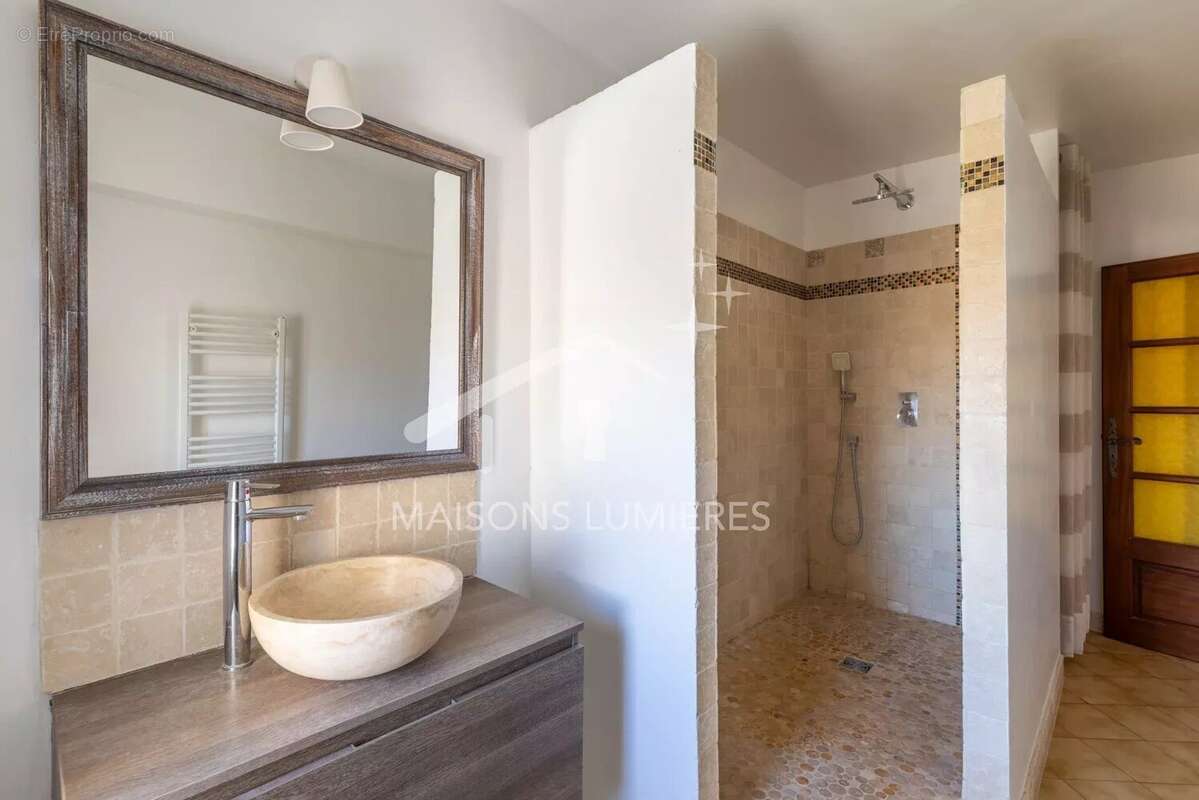Maison à SAINT-SATURNIN-LES-APT