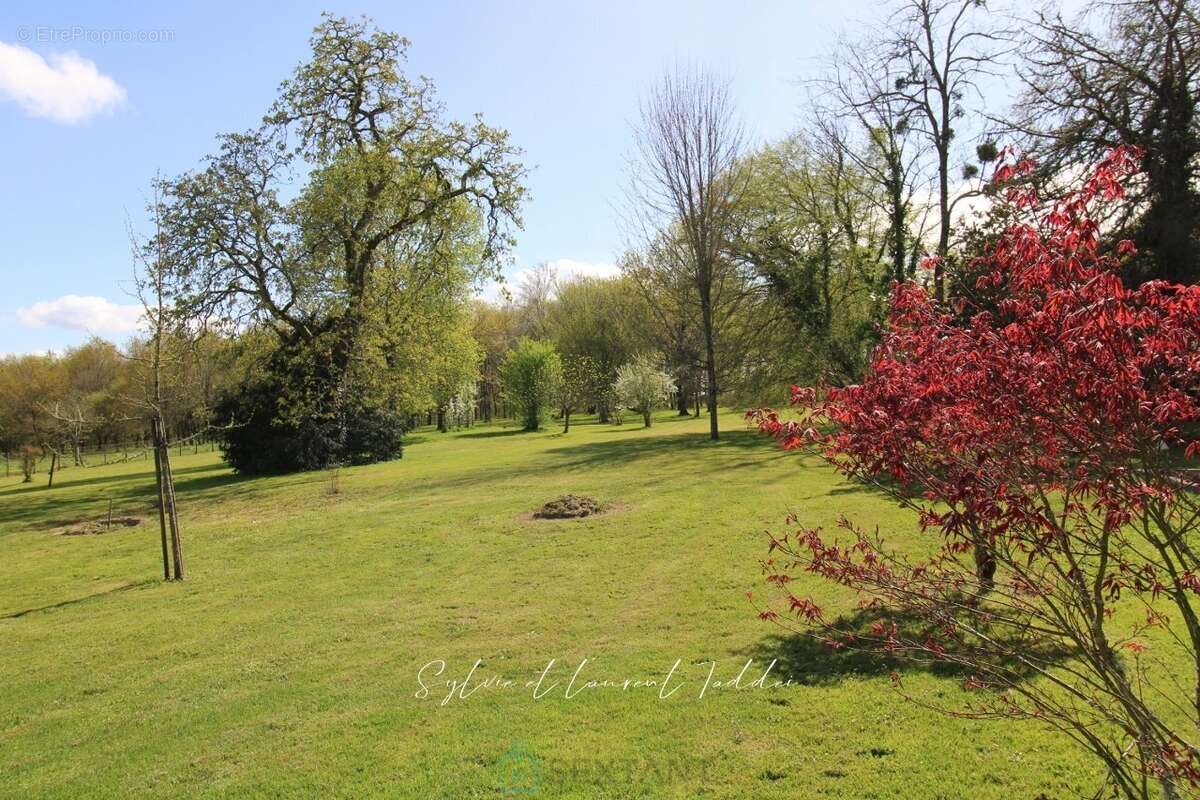 Maison de maitre renovee et outil professionnel cle en main sur plus de 10 hectares - photo 2