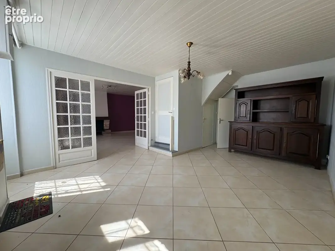 AIZENAY, maison 5 chambres et grandes dépendances sur 2 535 m2 de terrain - photo 3