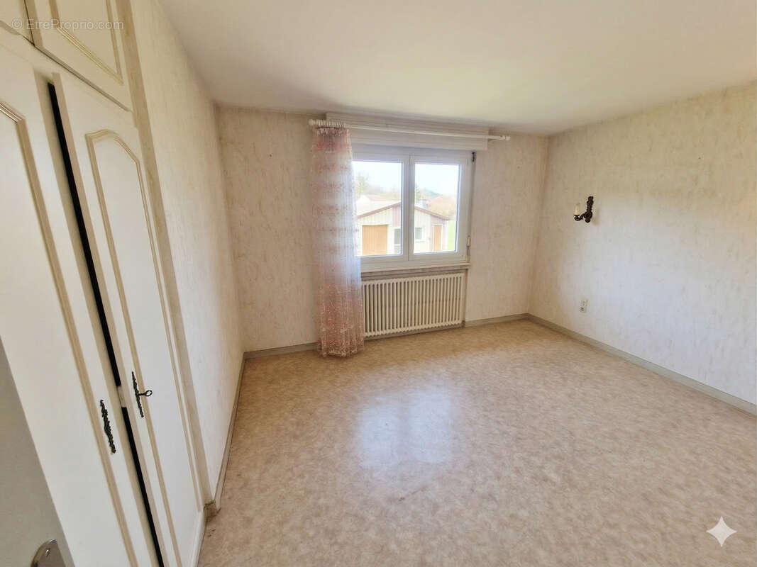 Maison à ISSANS